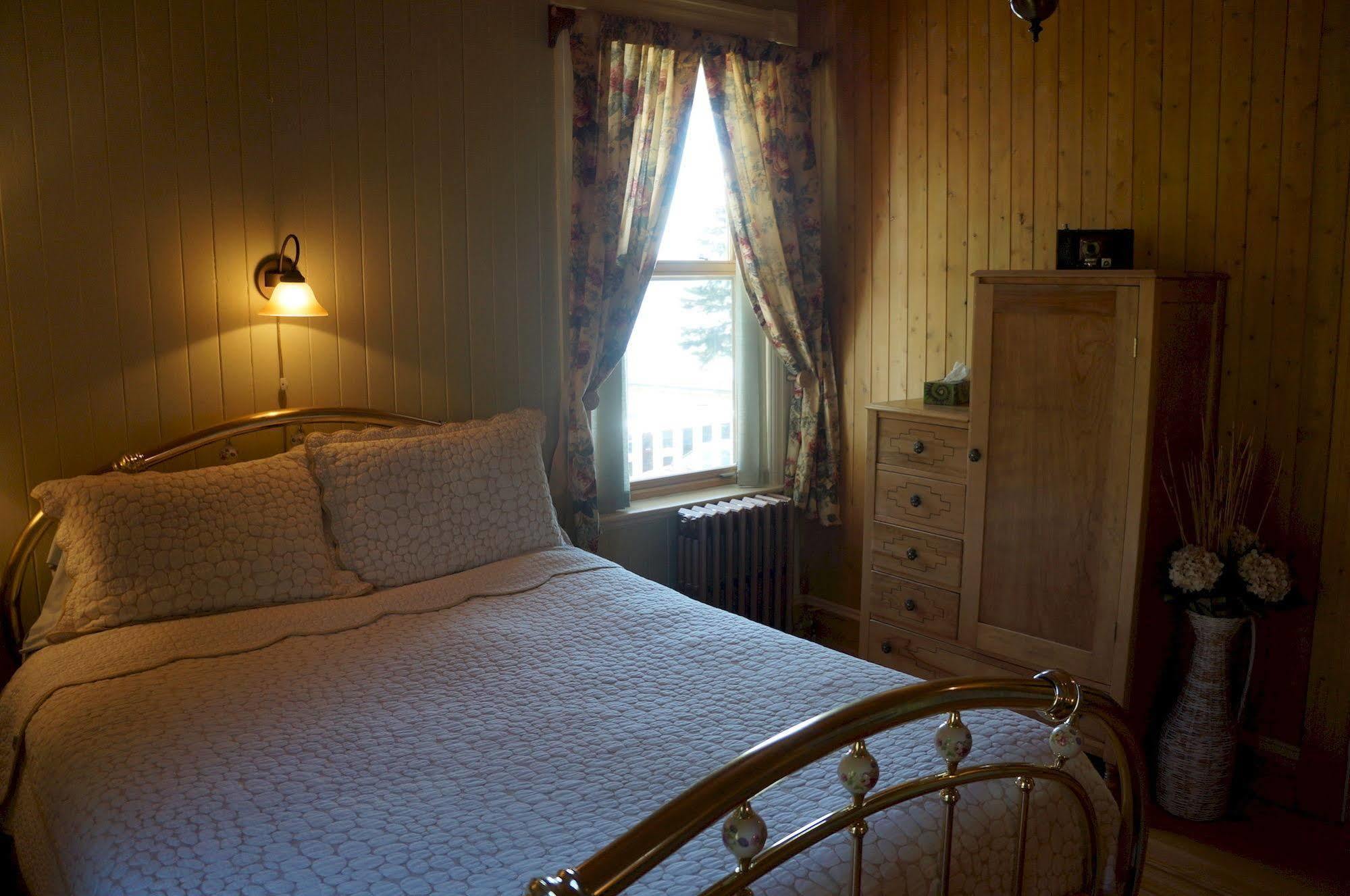 Le Manoir Du Vieux Presbytere Port-Daniel Eksteriør bilde